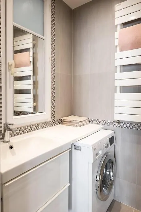 La Suite Des Expositions Paris Apartment