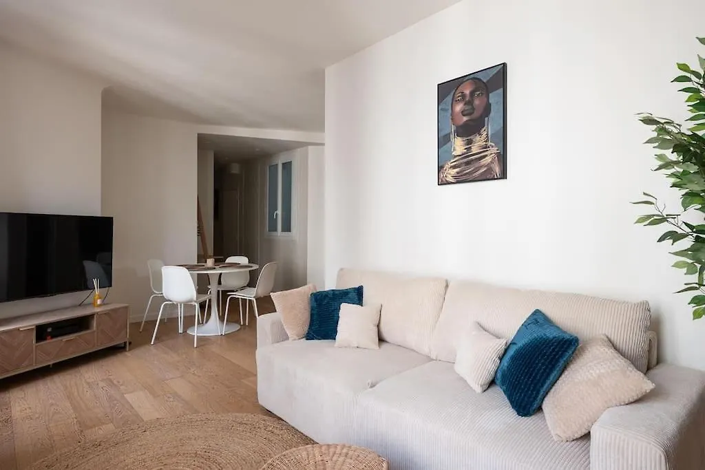 La Suite Des Expositions Париж Франция